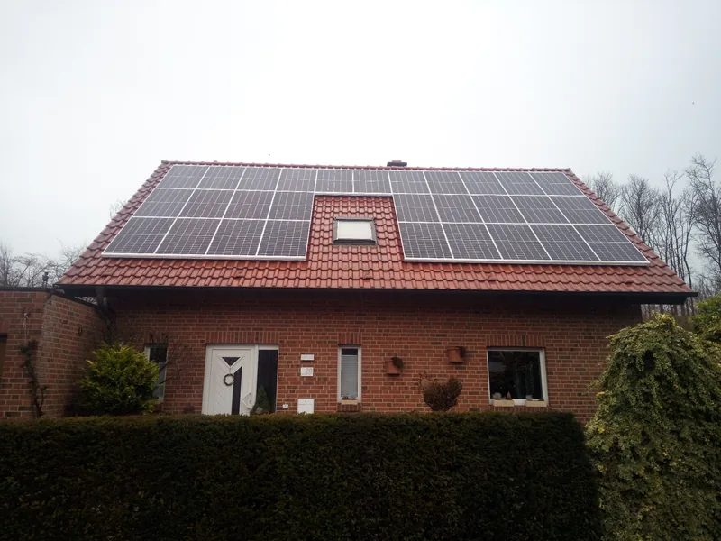 PV-Anlage auf Einfamilienhaus mit Ziegeldach